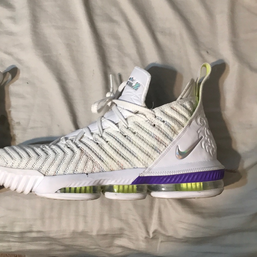 Lebron  16 low tops !